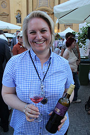 Sommelière Nicole Retter widmet sich bei den Weinseminaren den Aromarebsorten und Schaumweinen aus Franken. (©Foto: Martin Schmitz)